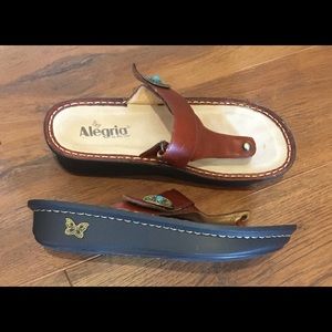 Great thong shoe! Worn once to a pool party.